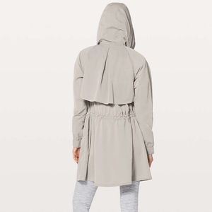 LULULEMON PACK & GLYDE JACKET SIZE 6